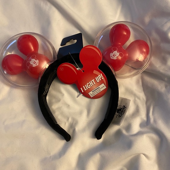 Disney Parks light up Mickey Balloon ears